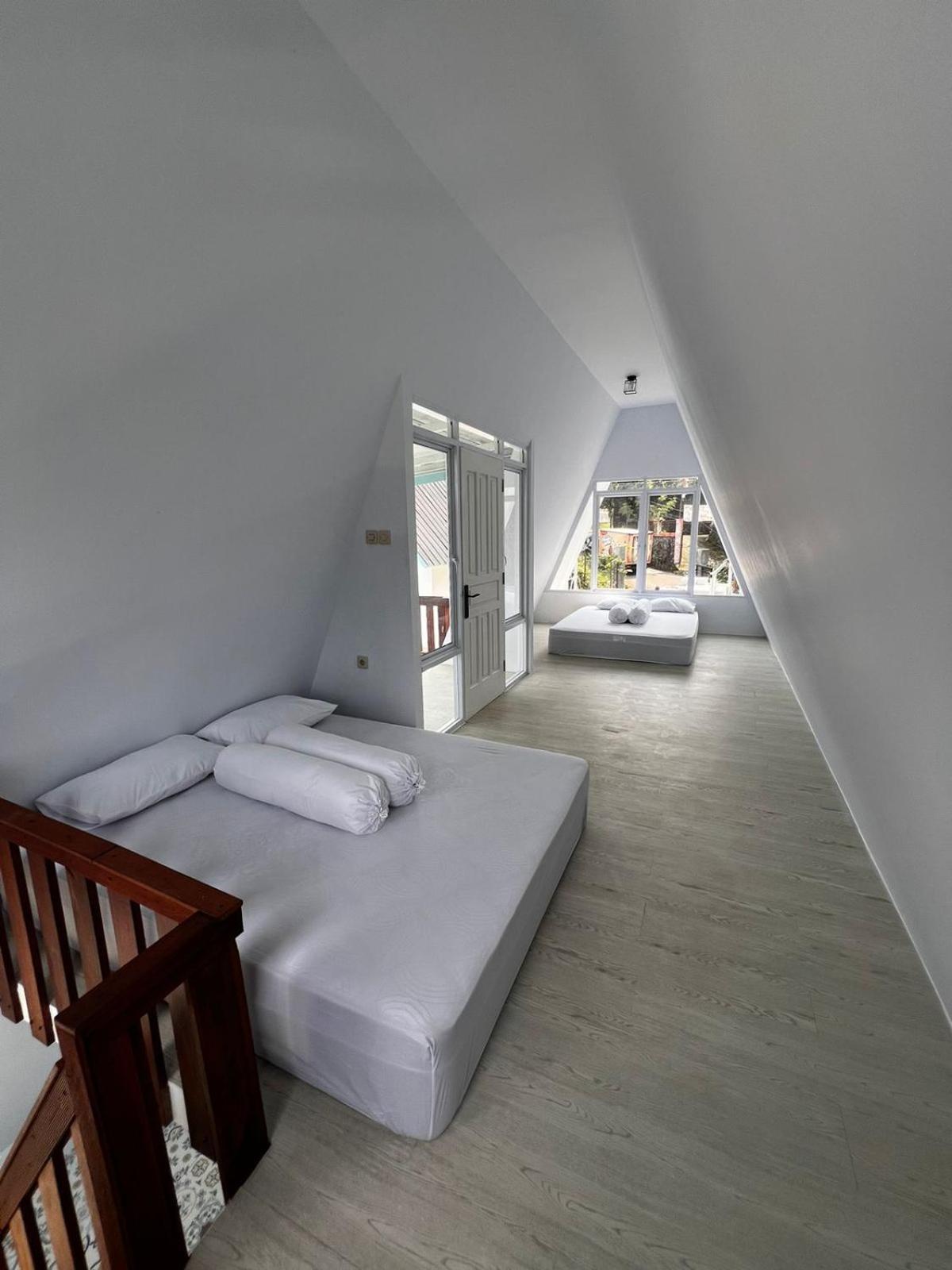 Ellada Megamendung Villa Bogor