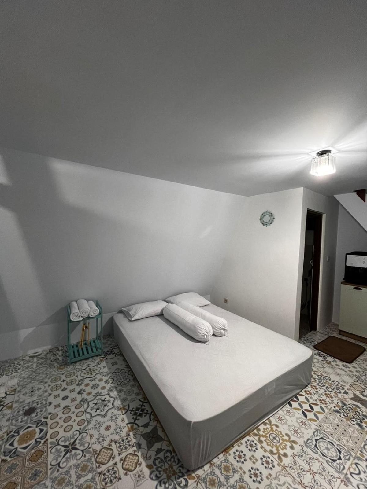 Ellada Megamendung Villa *